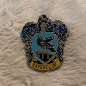 Warner Brothers Harry Potter Universal Studios Ravenclaw Crest Enamel Pin